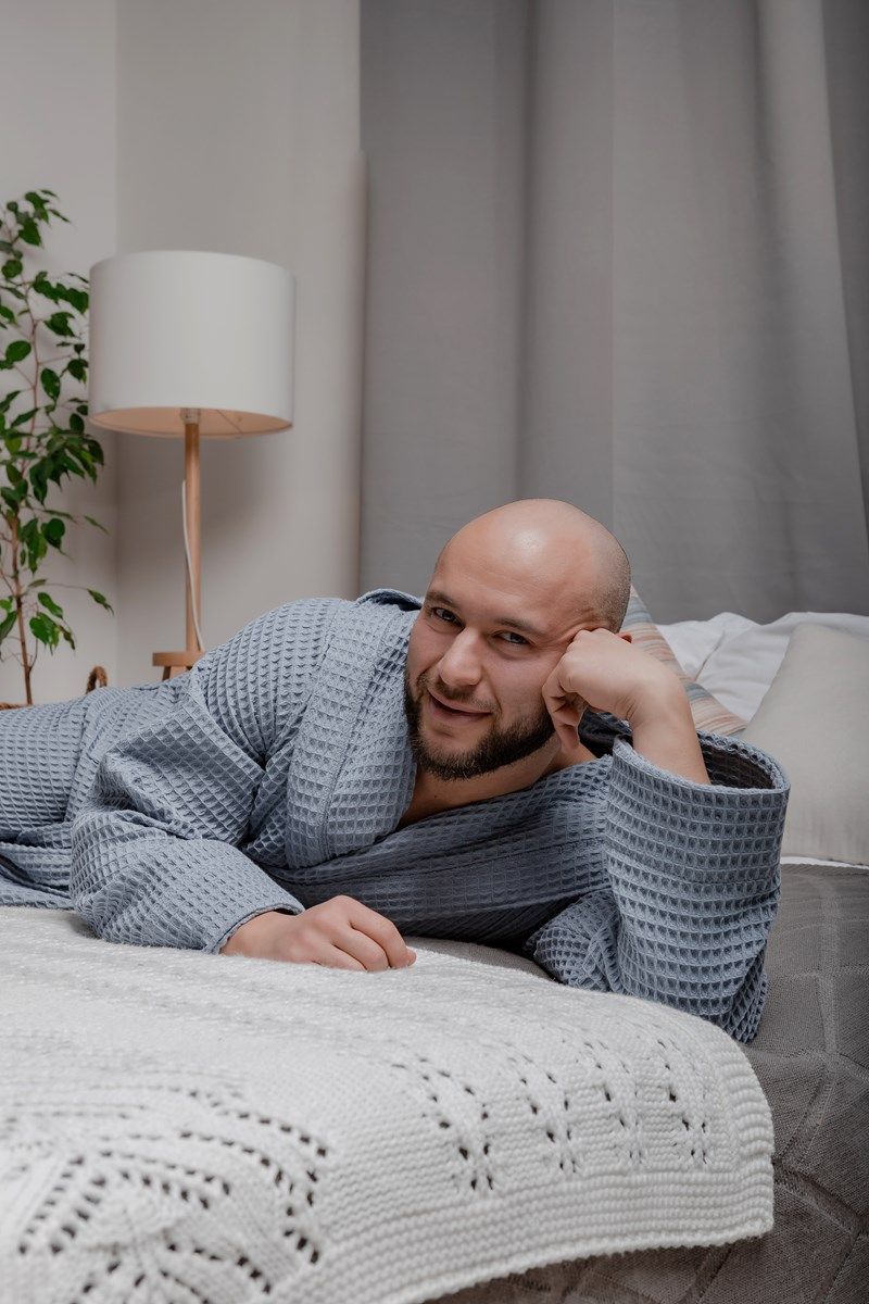 снимок Халат вафельный PandaHug Оrlando серый с капюшоном от магазина BIO-TEXTILES ОПТ