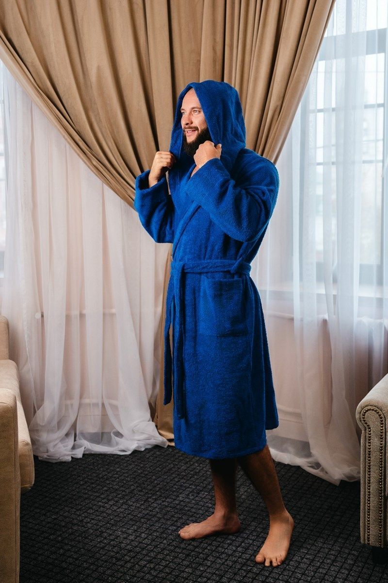снимок Халат махровый с капюшоном, васильковый с вышивкой от магазина BIO-TEXTILES ОПТ