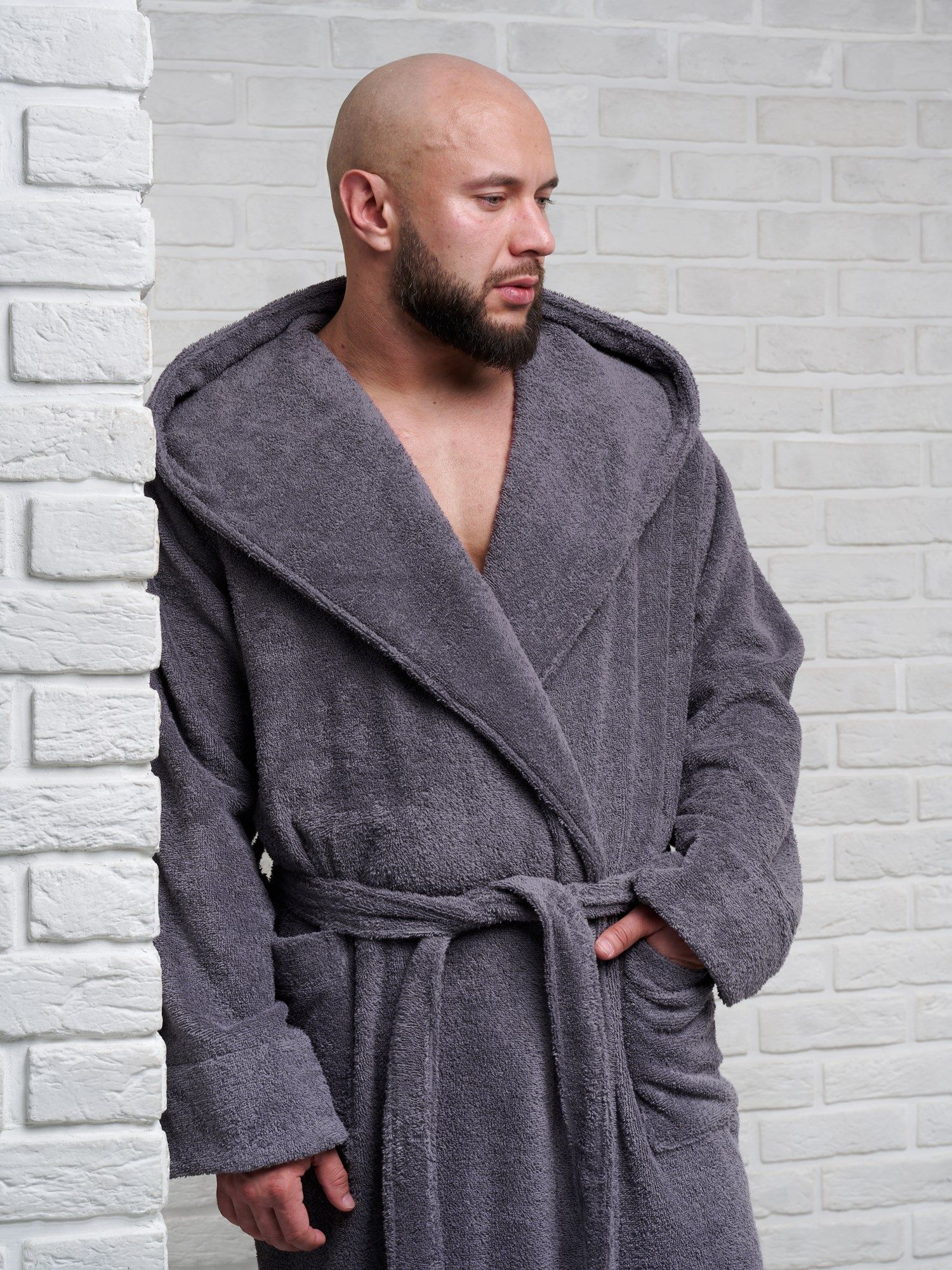 снимок Халат мужской махровый PandaHug с капюшоном, темно-серый от магазина BIO-TEXTILES ОПТ