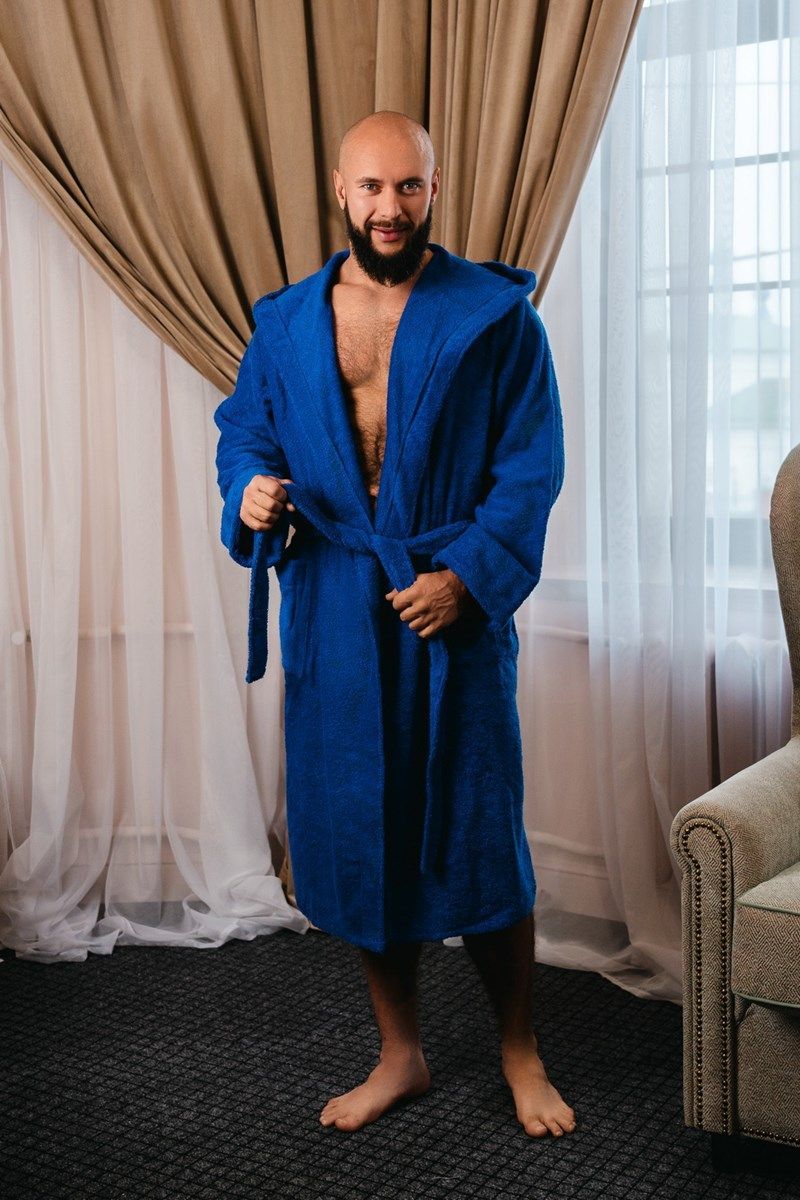 снимок Халат махровый с капюшоном, васильковый с вышивкой от магазина BIO-TEXTILES ОПТ