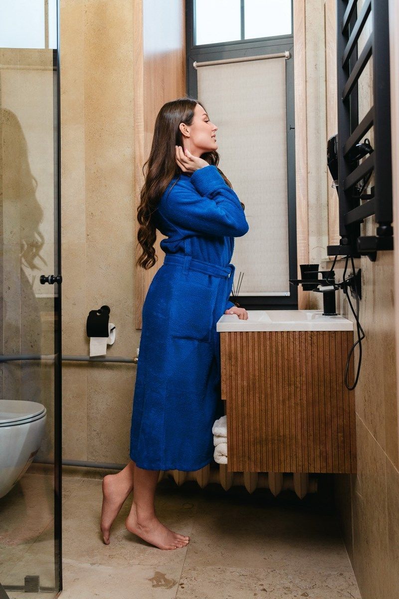 снимок Халат махровый женский с капюшоном васильковый от магазина BIO-TEXTILES ОПТ